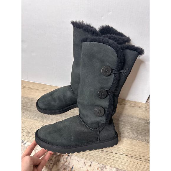 UGG Bailey Button Triplet Boots Black Suede Genuine Shearling Tall Size 9 - Picture 1 of 8